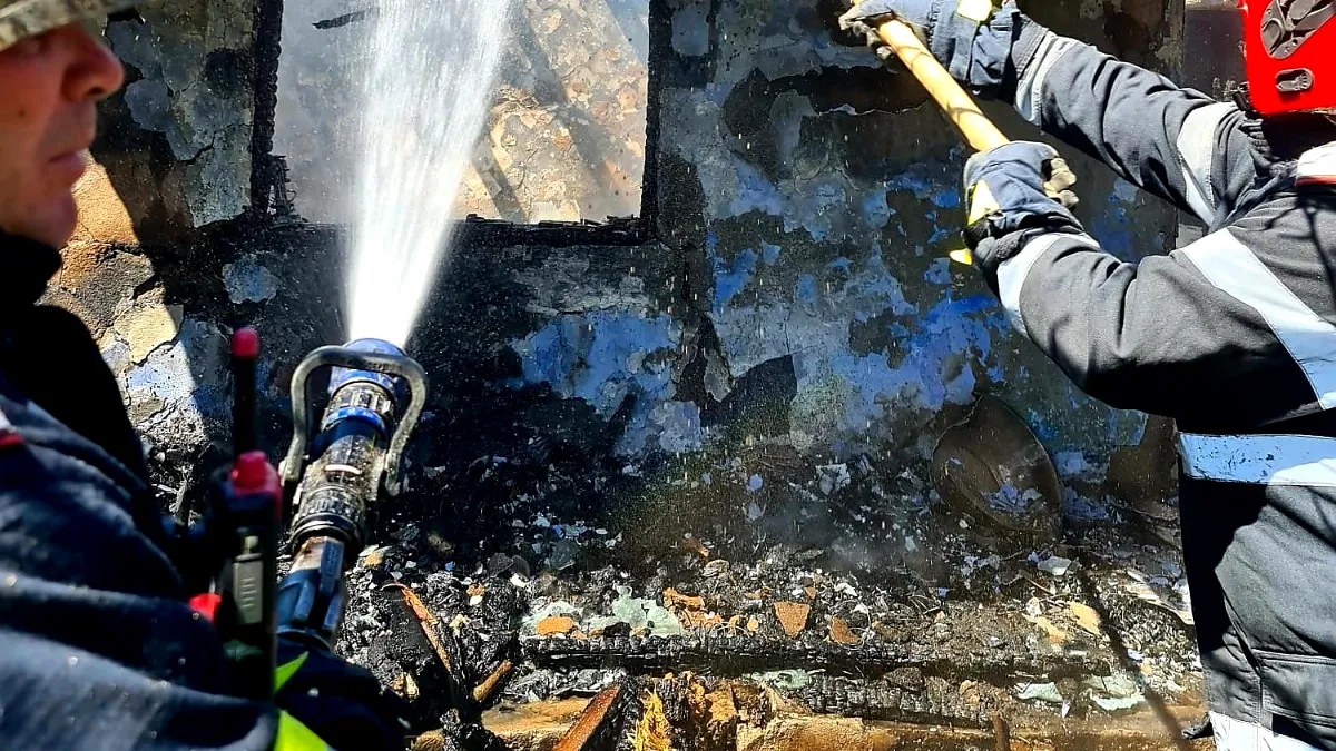 Incendiu într-o localitate giurgiuveană. O casă a ars, cel mai probabil, din cauza unei lumânări aprinse