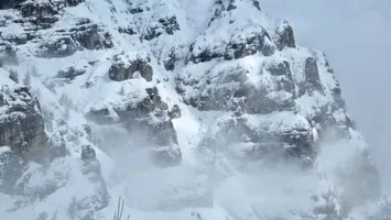 Operațiune de salvare în Munții Bucegi: Trei turiști polonezi, blocați în zăpadă pe Valea Cerbului
