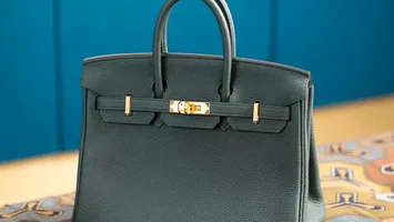 Care e costul de producție al unei genți Hermes Birkin, vândută cu 38.000 de dolari?
