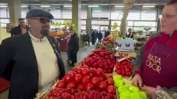 Piedone, vizită neaşteptată în Piaţa Obor:„Cei însurați… știți placa! Cei în curs de… luați aminte!”(VIDEO)