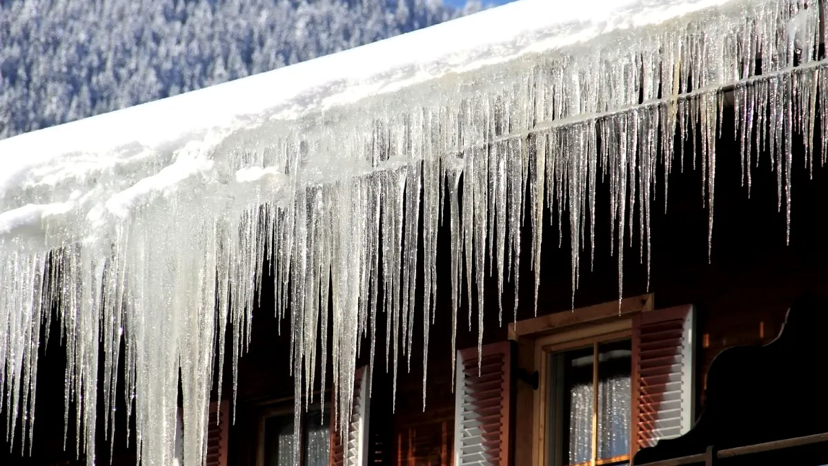 Iarna nu te iartă dacă nu te pregătești. Pașii esențiali pentru casă și curte înainte de ger