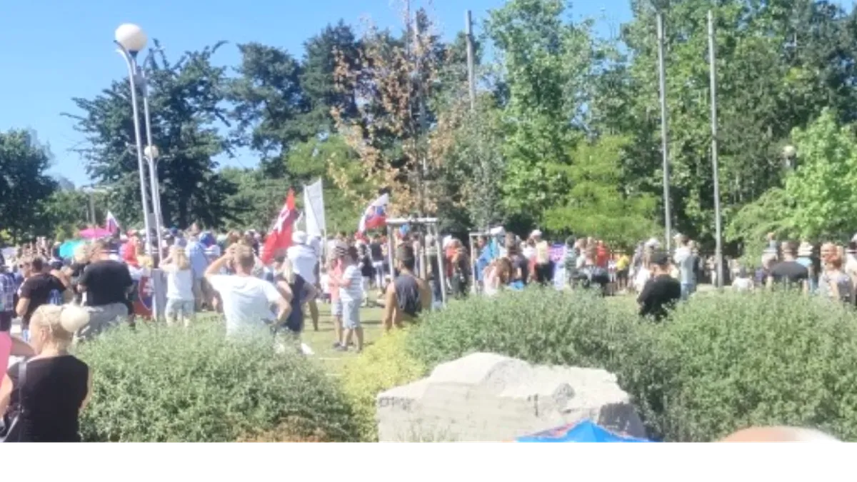 Proteste violente la sediul Parlamentului Slovaciei din cauza restricțiilor impuse de pandemie (video)