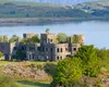 O bijuterie scoțiană pe piață: o insulă întreagă, cu ruine de castel, caută un nou proprietar