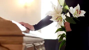 Nici să mori nu mai poți: înmormântările s-au scumpit în 2026. Cât costă serviciile