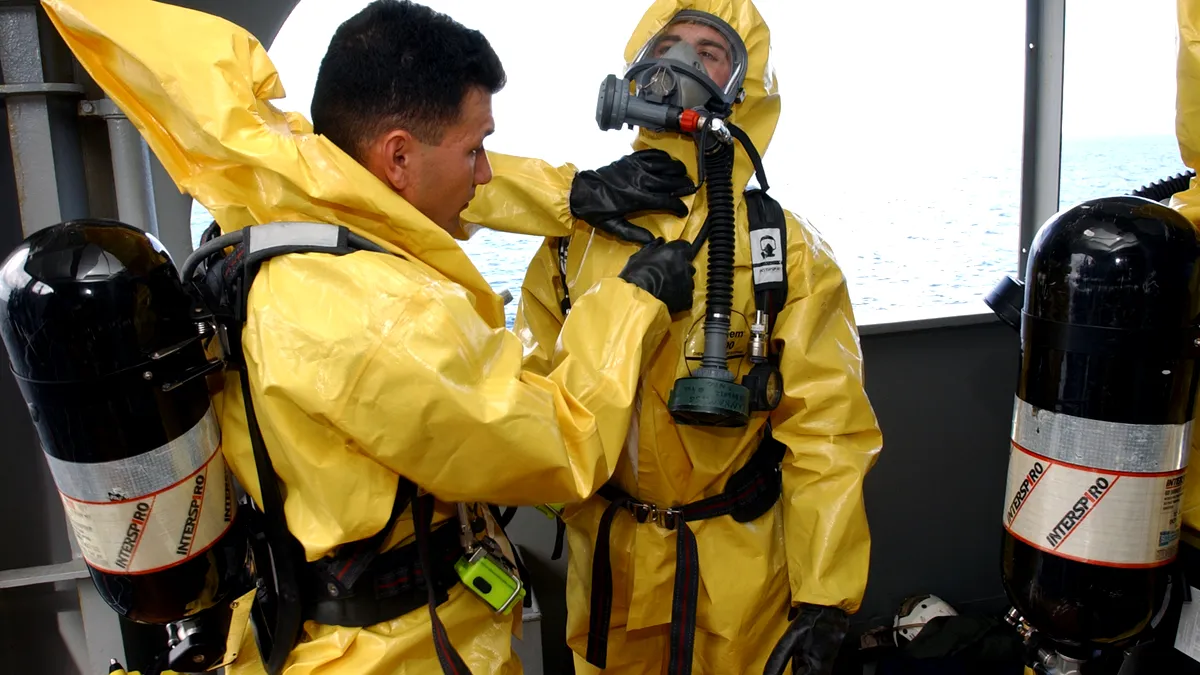 Guvern: România trimite materiale şi echipamente de protecţie şi monitorizare CBRN în Ucraina