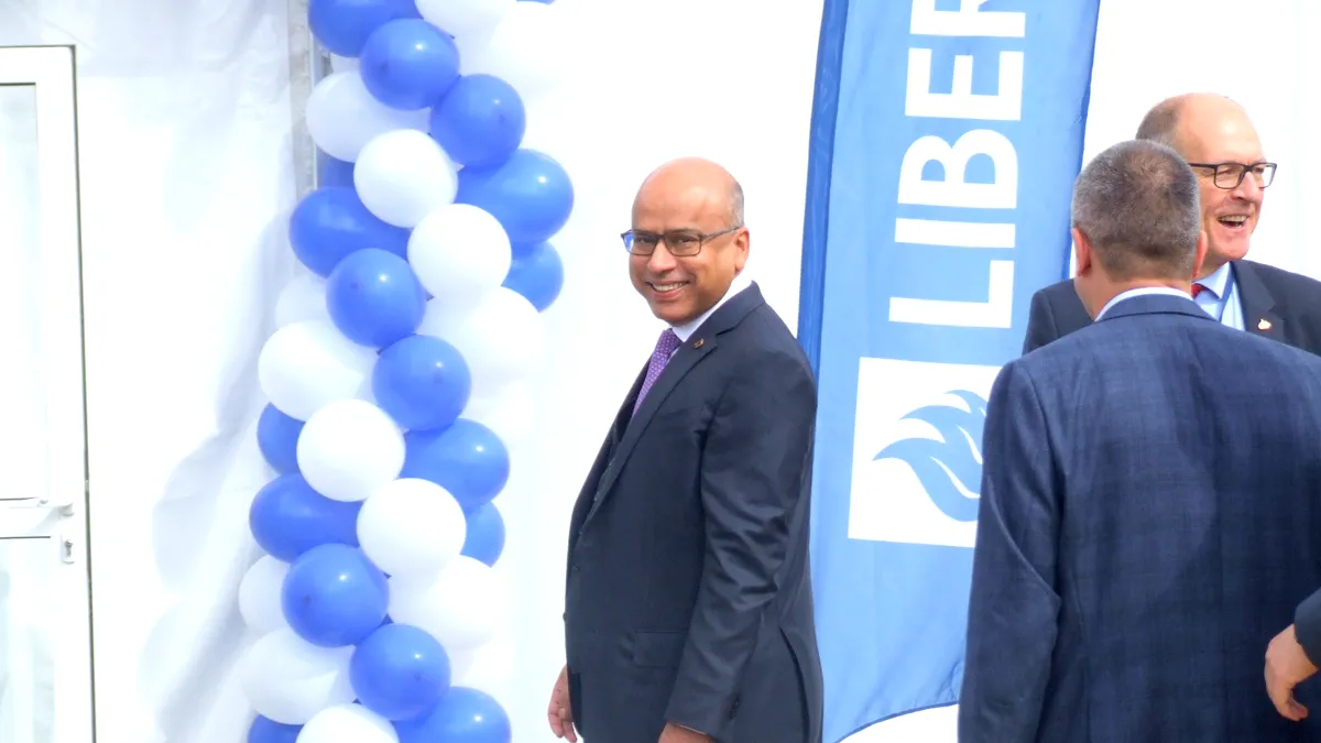 Patronul „Liberty”, Sanjeev Gupta, s-ar putea alege cu câteva active ale combinatului și datorii de 500 milioane euro