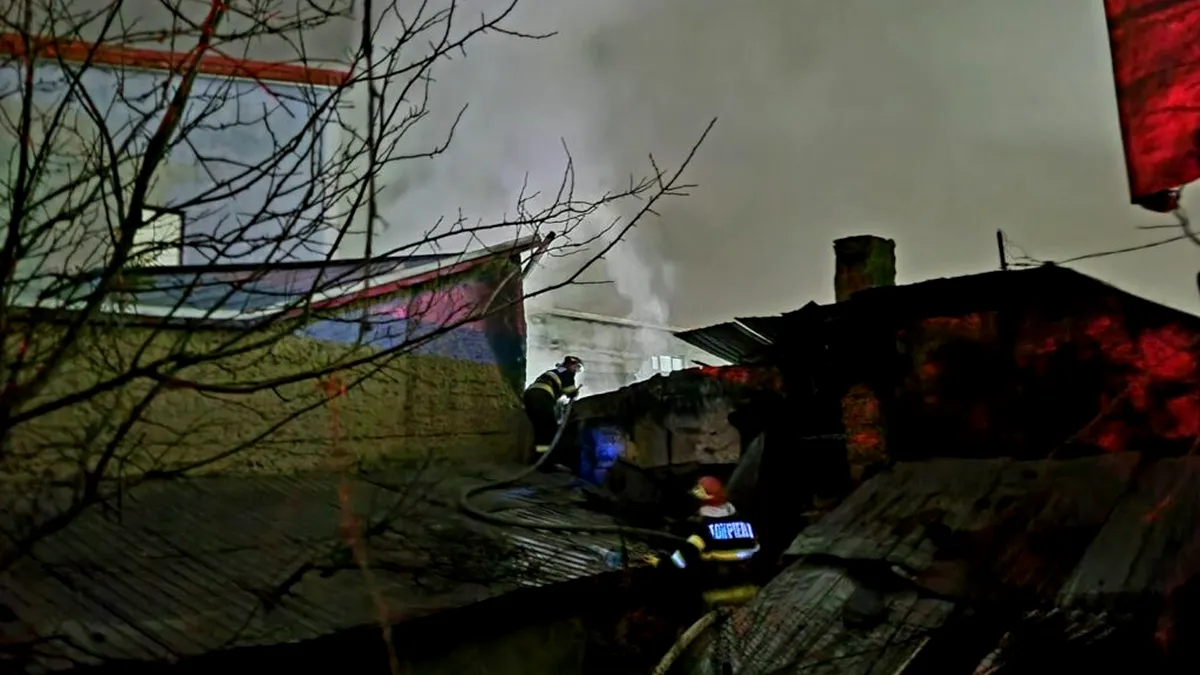 Giurgiu: Incendiu în imediata vecinătate a unui cămin de bătrâni. 28 de vârstnici evacuați