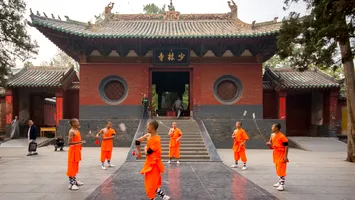 Kung-fu cu banii: deturnare de fonduri la celebra mănăstire Shaolin!