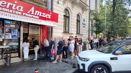 Patiseria lui nea Mihai din Piața Amzei „duduie”! Merdeneaua lui a rupt, cu ceva „ajutor” din partea concurenței, tiparele (VIDEO)
