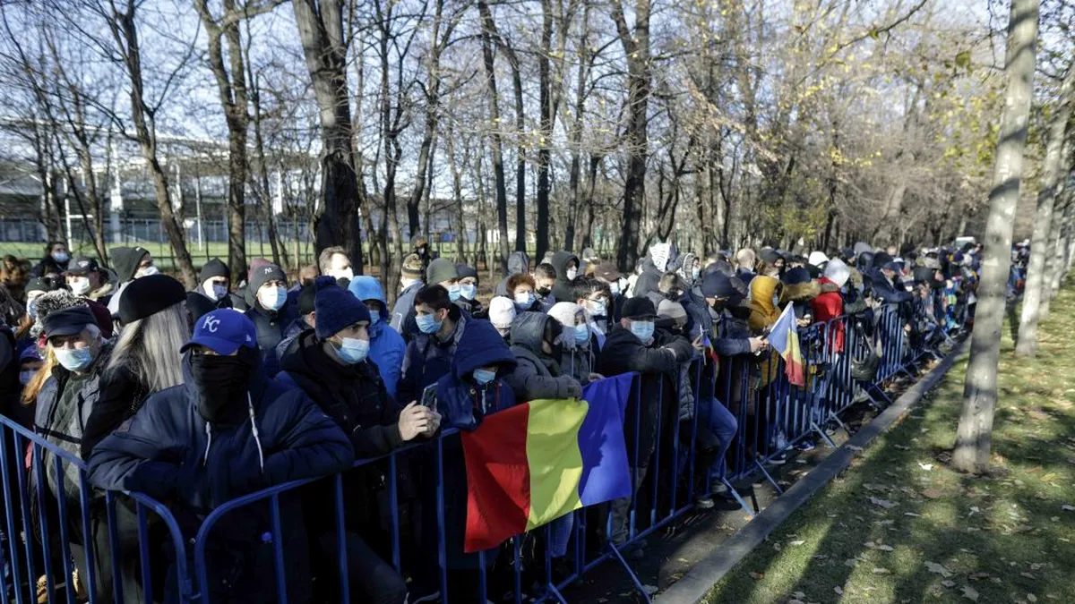 Bucureștenii, nemulțumiți de organizarea paradei de 1 Decembrie:”Nu ne-au lăsat să vedem militarii!”