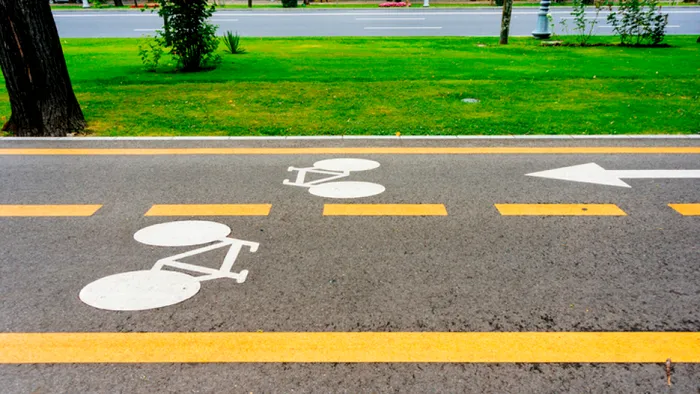 Capitala – în coada clasamentului european al numărului de „străzi școlare“ și piste de biciclete protejate