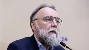 Dughin îl acuză pe Macron de „intervenție deschisă” în alegerile din România
