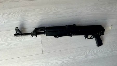 Surpriză la Țăndărei. Un mic arsenal în casa unui bărbat