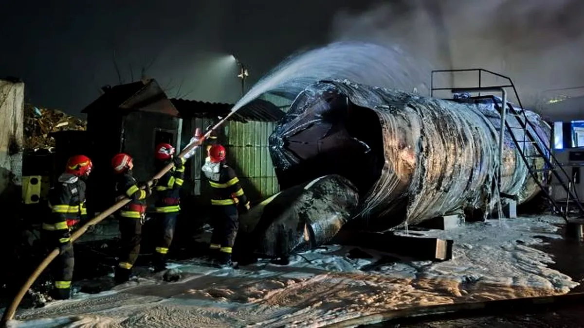Incendiu devastator la un depozit de carburant din Galați