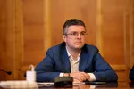 Ministrul USR al Economiei, Irineu Darău, este acuzat de patronate de crimă împotriva turismului