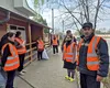 Un primar din Olt a scos asistații social la muncă. Le-a împărţit sectoare din comună, pe care le salubrizează periodic (FOTO)