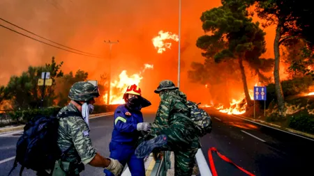 Incendii de vegetație: Evacuarea forțată a peste o mie de copii aflați în tabere