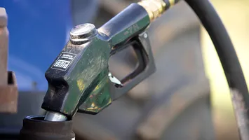 Motorina obținută din petrolul rusesc ar fi putut ajunge la Forțele Armate ale Ucrainei: problema a fost descoperită abia acum