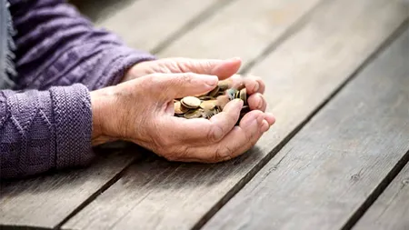 Pensionarii protestează în fața Guvernului