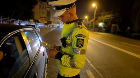Şase poliţişti din Bacău, prinși că solicitau șpagă de la şoferii opriţi în trafic pentru a nu-i amenda