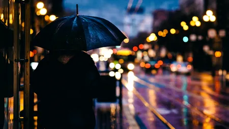 Cod galben de ploi pentru 11 județe, inclusiv în București