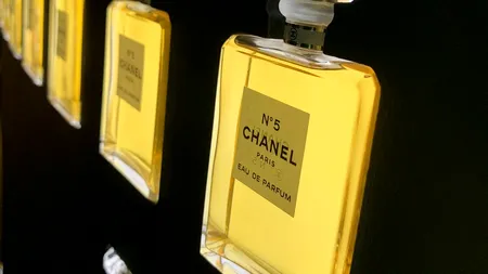 Adio, Rusia: Hermes şi Chanel îşi suspendă activităţile