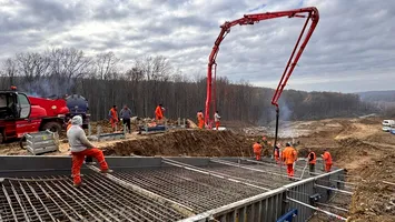 Cum se mișcă UMB pe sectorul de autostradă cu două tuneluri unice în România!  Au cea mai mare deschidere