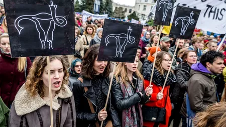 A treia zi de proteste în Polonia din cauza legii avortului