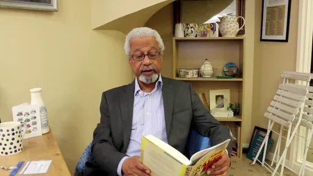 A primit luni la prânz medalia şi diploma Nobel: Cine este Abdulrazak Gurnah