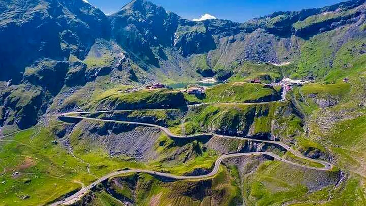 Transfăgărășan va fi deschis mai repede în acest an. Când vor putea circula șoferii pe spectaculosul tronson