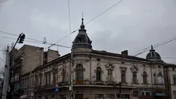 Clădirea din București care a stat 25 de ani cu sala deschisă spre cer intră în restaurare